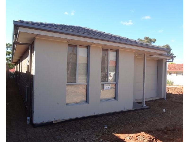 2a Carolan Crescent, Valley View SA 5093