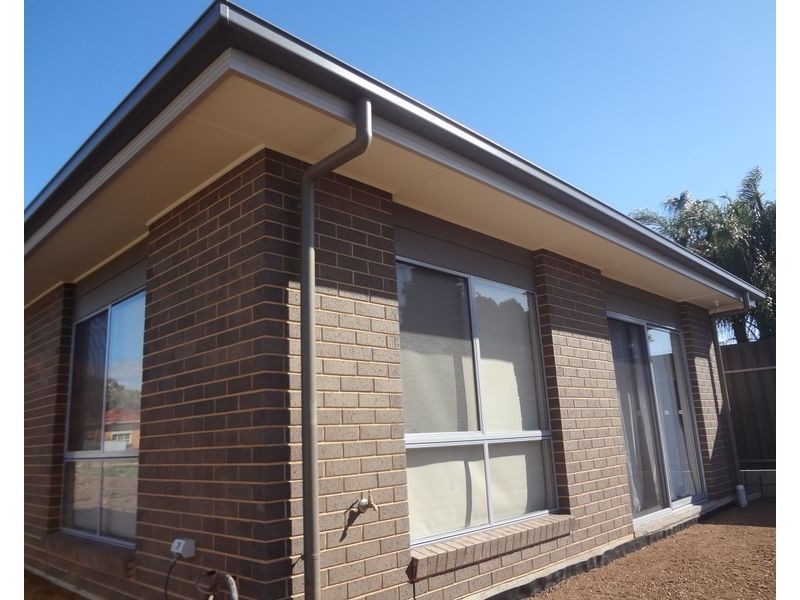 2a Carolan Crescent, Valley View SA 5093