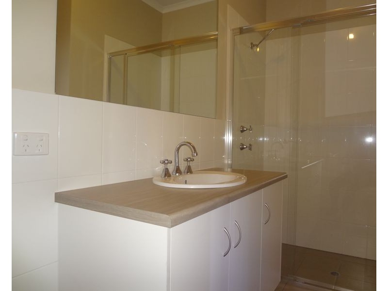 2a Carolan Crescent, Valley View SA 5093