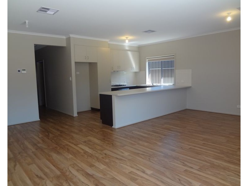 2a Carolan Crescent, Valley View SA 5093