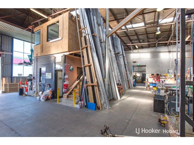 2/10 Lampton Avenue, Derwent Park TAS 7009