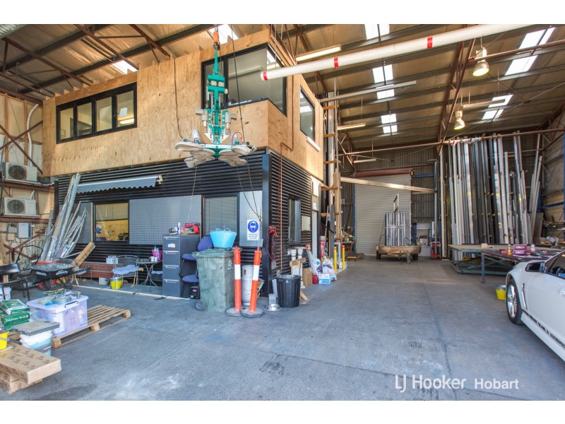 2/10 Lampton Avenue, Derwent Park TAS 7009