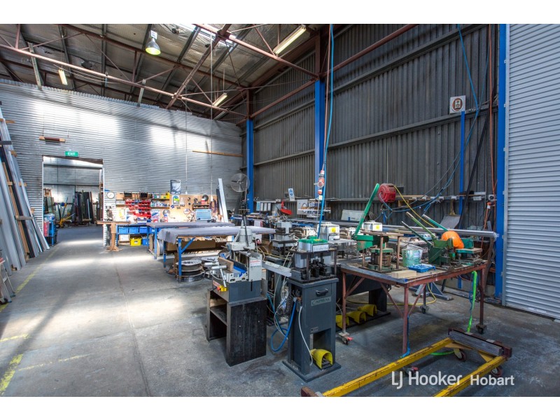 2/10 Lampton Avenue, Derwent Park TAS 7009