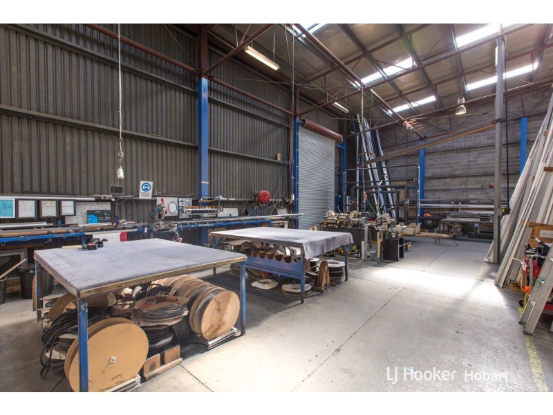 2/10 Lampton Avenue, Derwent Park TAS 7009