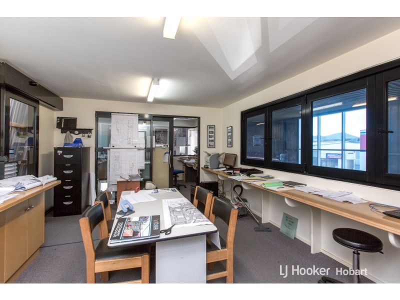 2/10 Lampton Avenue, Derwent Park TAS 7009