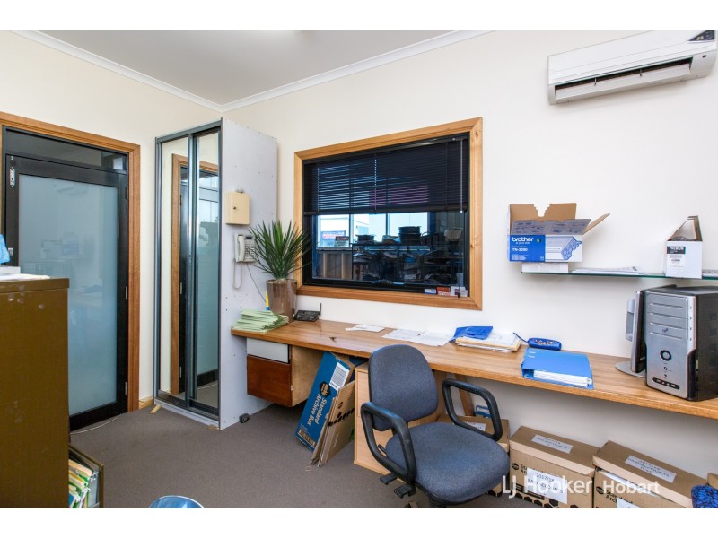 2/10 Lampton Avenue, Derwent Park TAS 7009