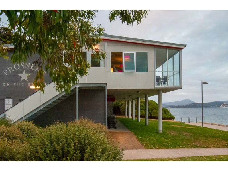 19 Beach Road, Sandy Bay TAS 7005