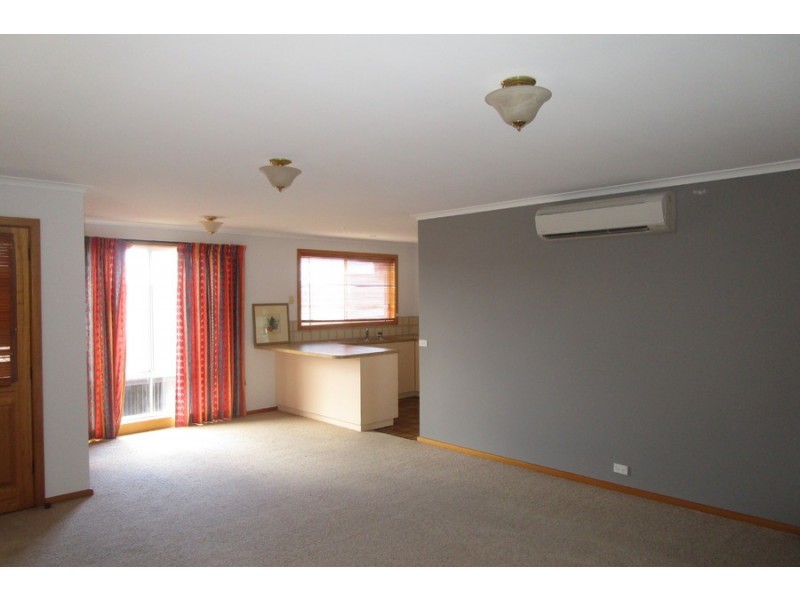 2/96A Giblin Street, Lenah Valley TAS 7008