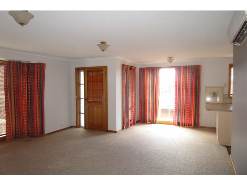 2/96A Giblin Street, Lenah Valley TAS 7008