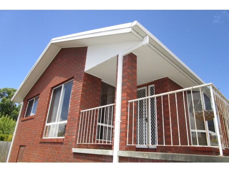 2/96A Giblin Street, Lenah Valley TAS 7008