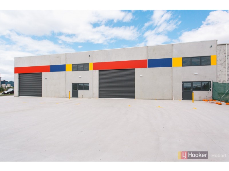 9/11 Runway Place, Cambridge TAS 7170