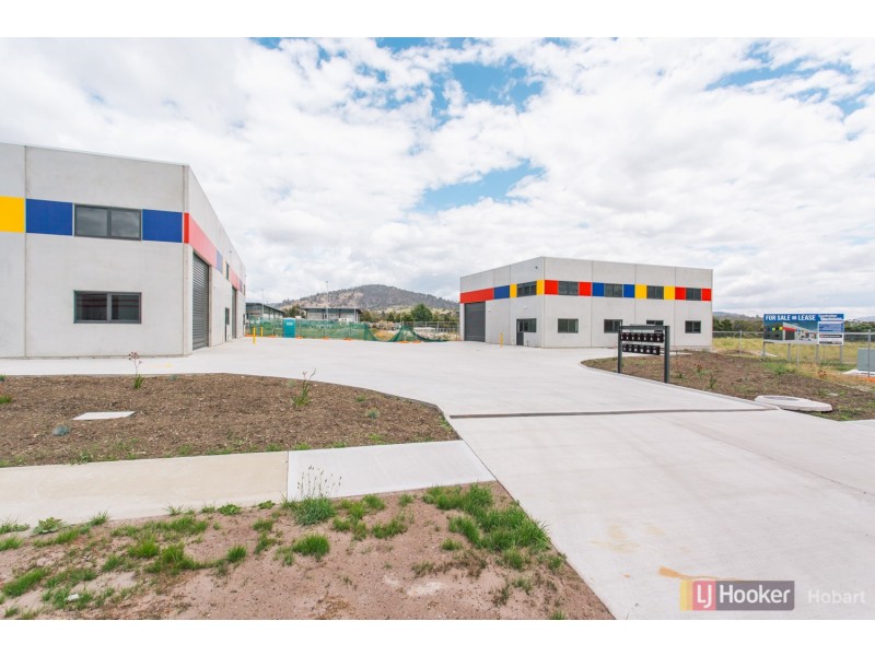 9/11 Runway Place, Cambridge TAS 7170