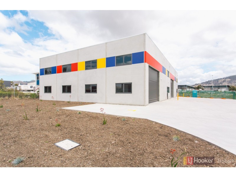 9/11 Runway Place, Cambridge TAS 7170