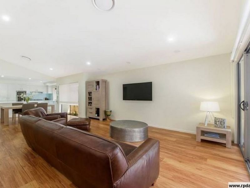 6 Rowella Street, Pimpama QLD 4209