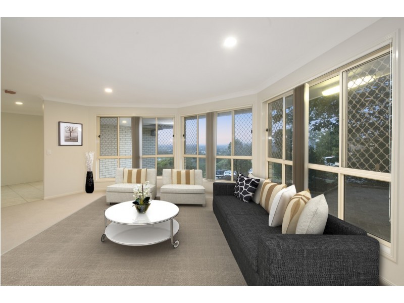 21 Hillside Crescent, Edens Landing QLD 4207