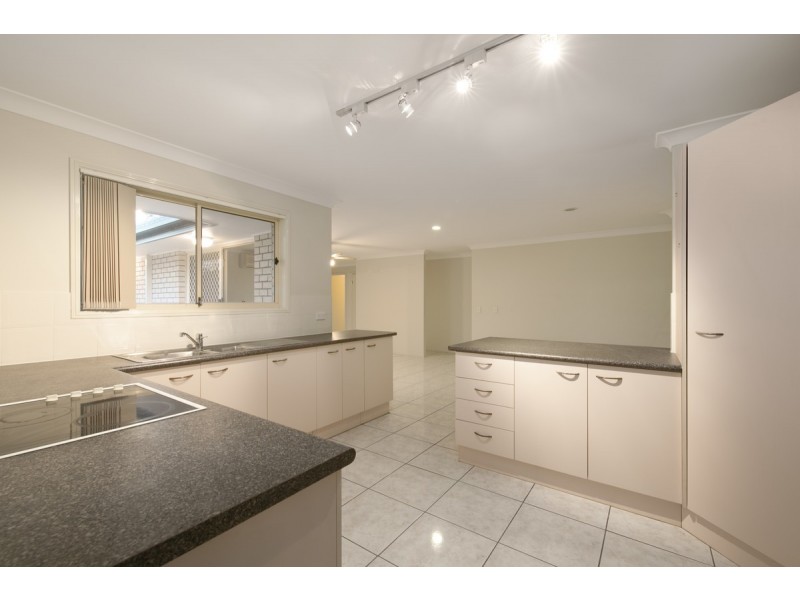 21 Hillside Crescent, Edens Landing QLD 4207