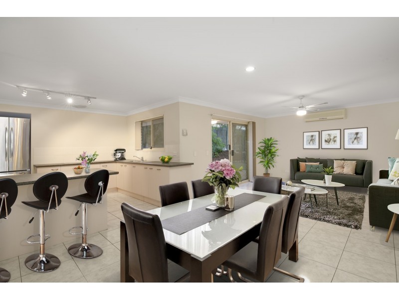 21 Hillside Crescent, Edens Landing QLD 4207