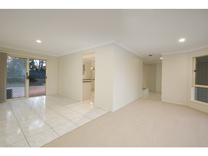 21 Hillside Crescent, Edens Landing QLD 4207