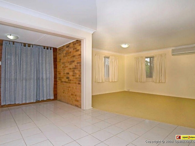 4 Albert Street, Woodridge QLD 4114