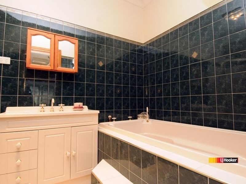 5 Woodville Pl, Yatala QLD 4207