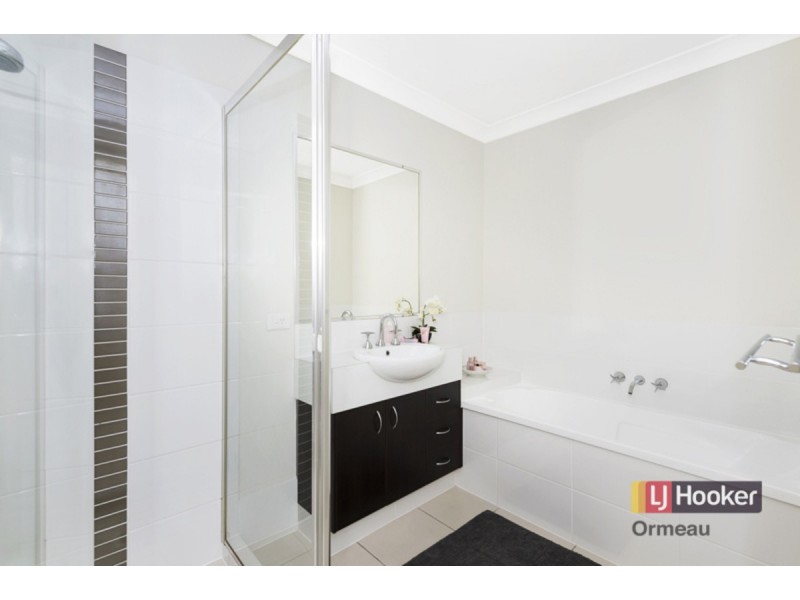 2/4 Bidmead Circuit, Pimpama QLD 4209