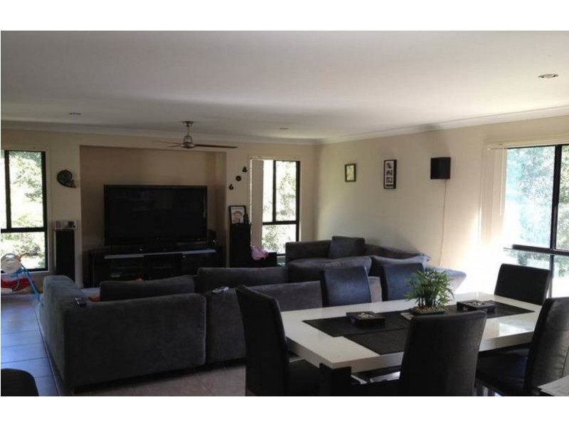 10 Matthews Crescent, Pimpama QLD 4209