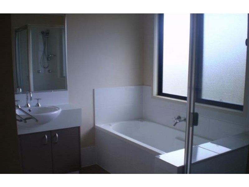 10 Matthews Crescent, Pimpama QLD 4209