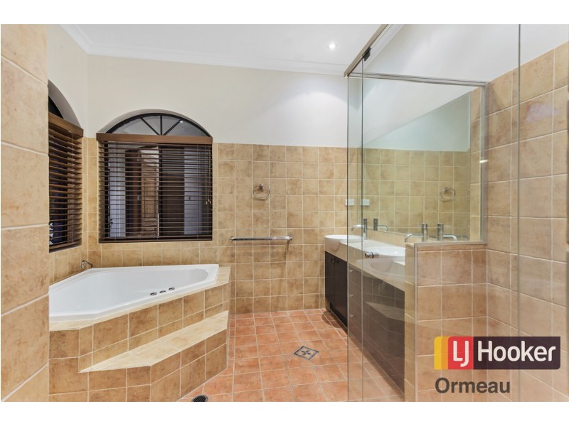 25 The Avenue, Windaroo QLD 4207