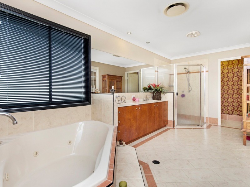 23 Sir Charles Holm Drive, Ormeau Hills QLD 4208