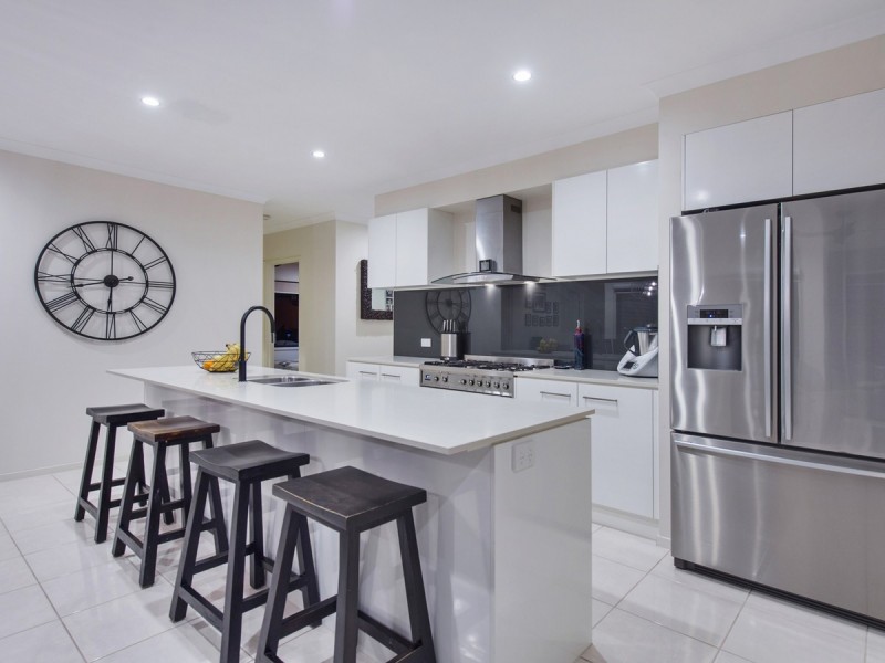 6 Hollanders Crescent, Ormeau Hills QLD 4208