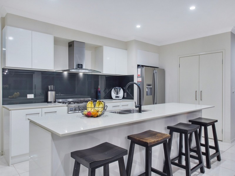 6 Hollanders Crescent, Ormeau Hills QLD 4208