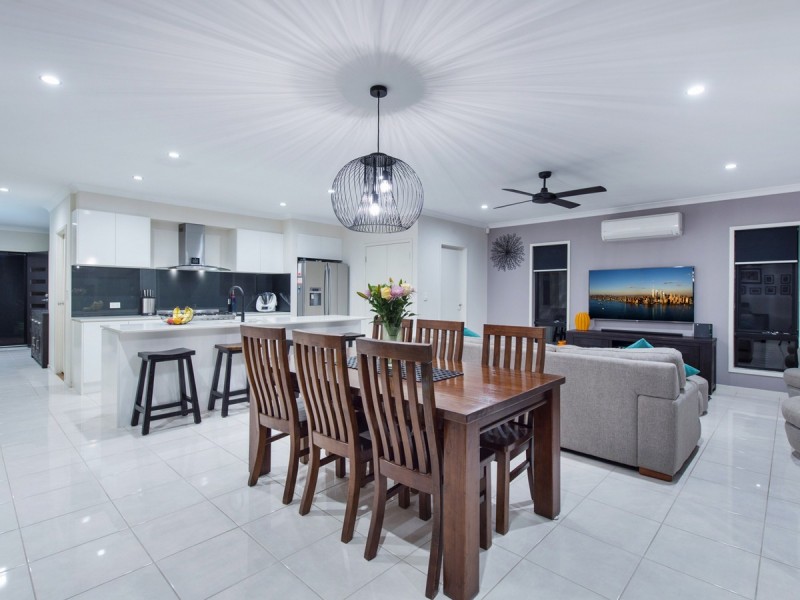 6 Hollanders Crescent, Ormeau Hills QLD 4208