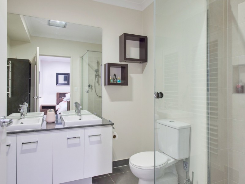 6 Hollanders Crescent, Ormeau Hills QLD 4208