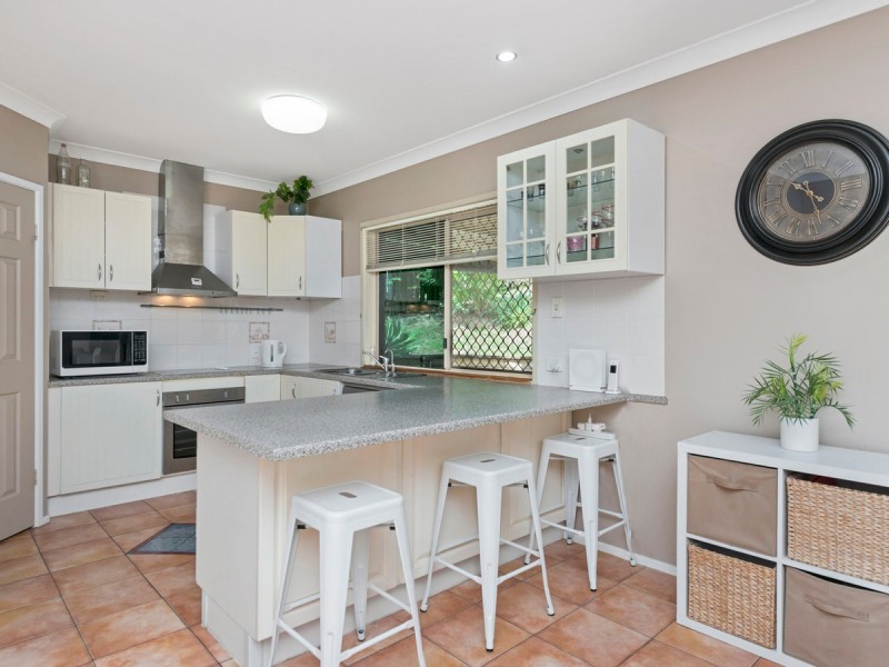 8 Rarotonga Rise, Pacific Pines QLD 4211