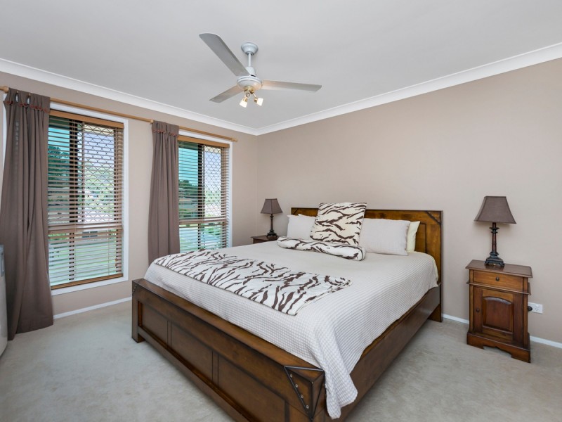 8 Rarotonga Rise, Pacific Pines QLD 4211