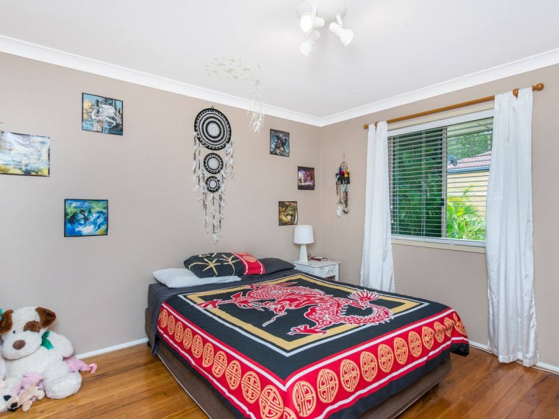 8 Rarotonga Rise, Pacific Pines QLD 4211