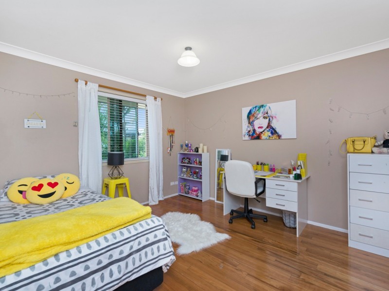 8 Rarotonga Rise, Pacific Pines QLD 4211