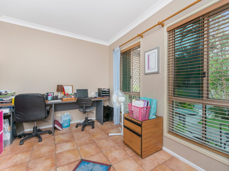 8 Rarotonga Rise, Pacific Pines QLD 4211