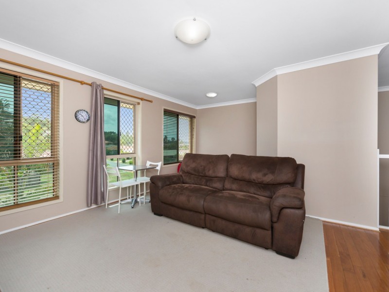 8 Rarotonga Rise, Pacific Pines QLD 4211