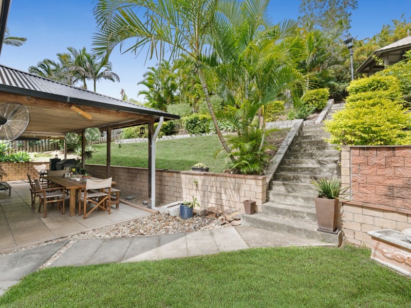 8 Rarotonga Rise, Pacific Pines QLD 4211