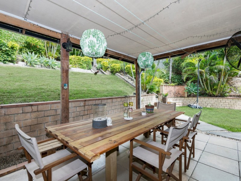 8 Rarotonga Rise, Pacific Pines QLD 4211