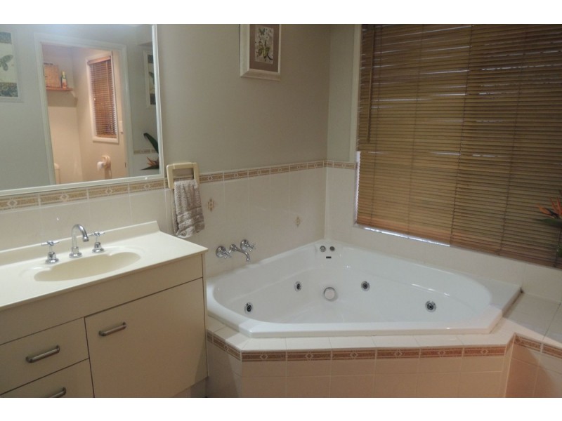 4 Arthur Way, Ormeau QLD 4208