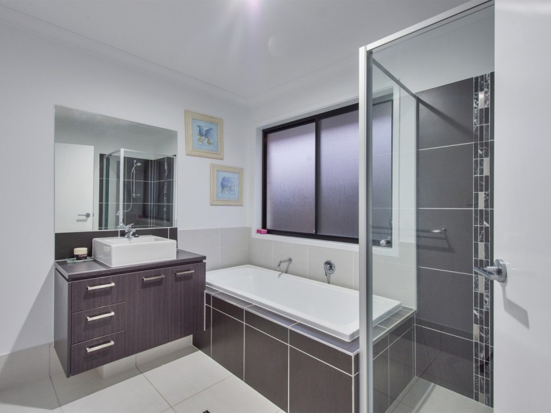 66 Landsdowne Drive, Ormeau Hills QLD 4208