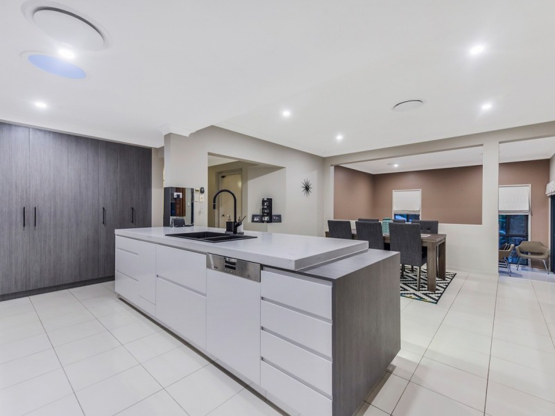 7 Peachester Close, Ormeau QLD 4208