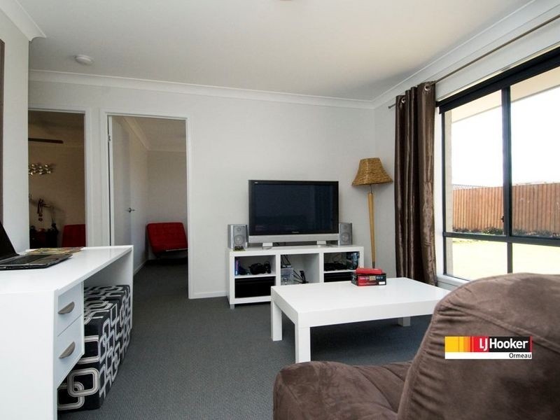 20 Lawley Cres, Pacific Pines QLD 4211