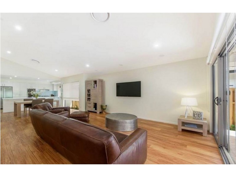 6 Rowella Street, Pimpama QLD 4209