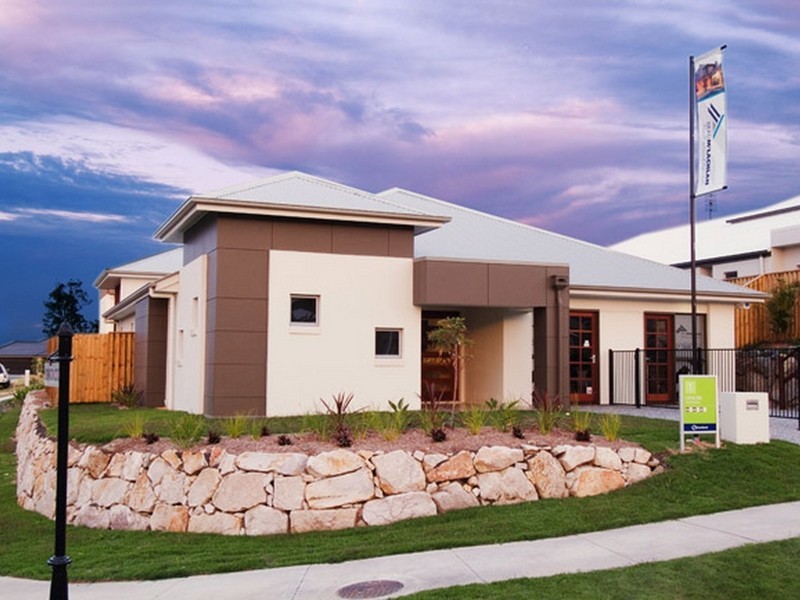 10 Codrington Cct, Pacific Pines QLD 4211