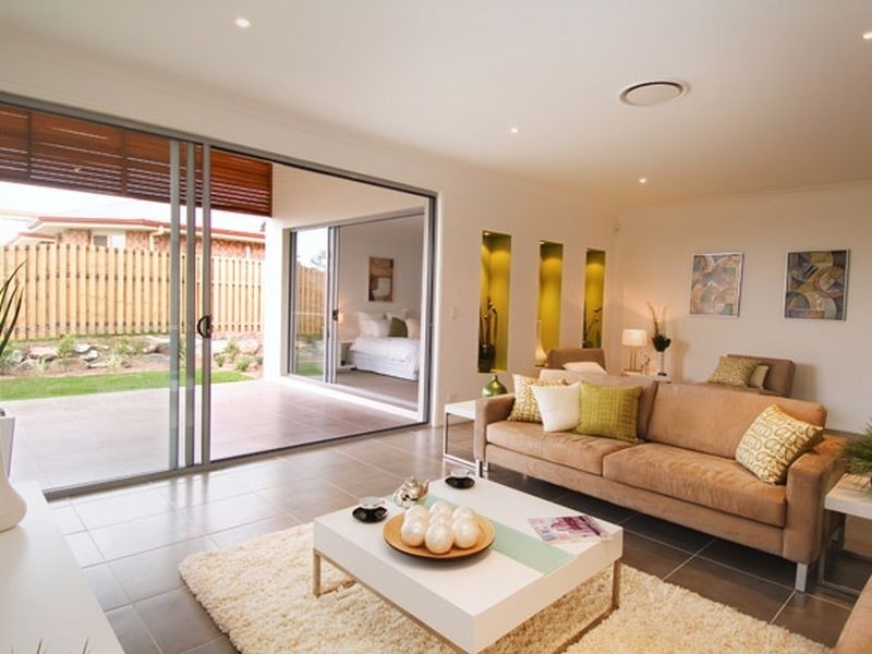 10 Codrington Cct, Pacific Pines QLD 4211