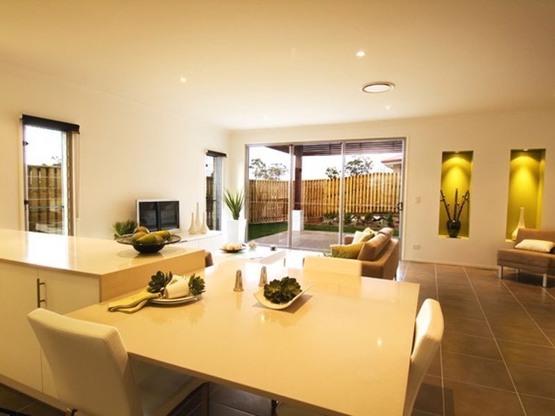 10 Codrington Cct, Pacific Pines QLD 4211