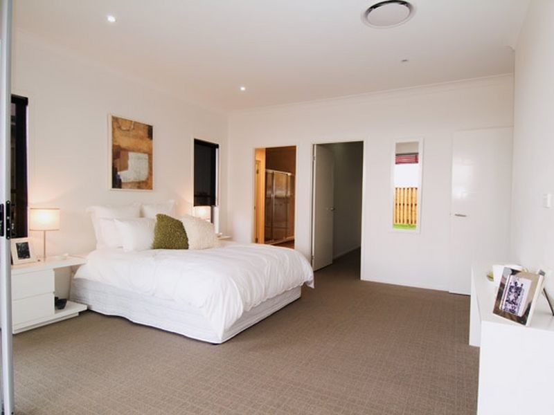 10 Codrington Cct, Pacific Pines QLD 4211